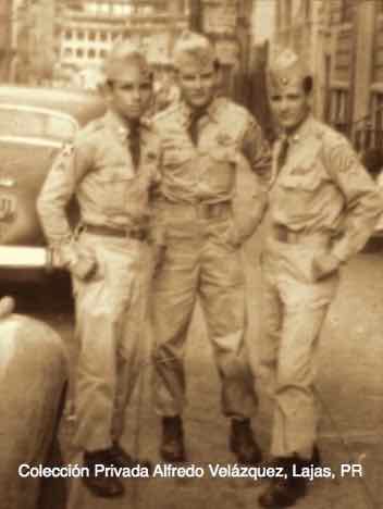 Tres compa&ntilde;eros soldados en NY