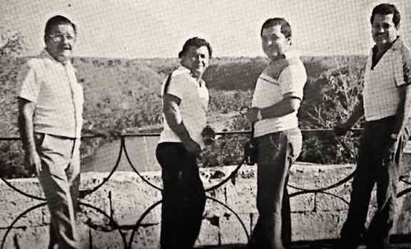 Turista en Altos de Chab&oacute;n, RD. Chamo, Tito, Papo Guti&eacute;rez y Bl&aacute;s Valle